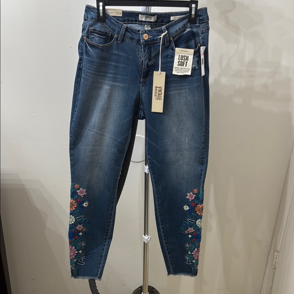 Vintage America Blue Ankle Cropped Jeans with Floral Embroidery